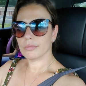 Meet your Posher, Corinne